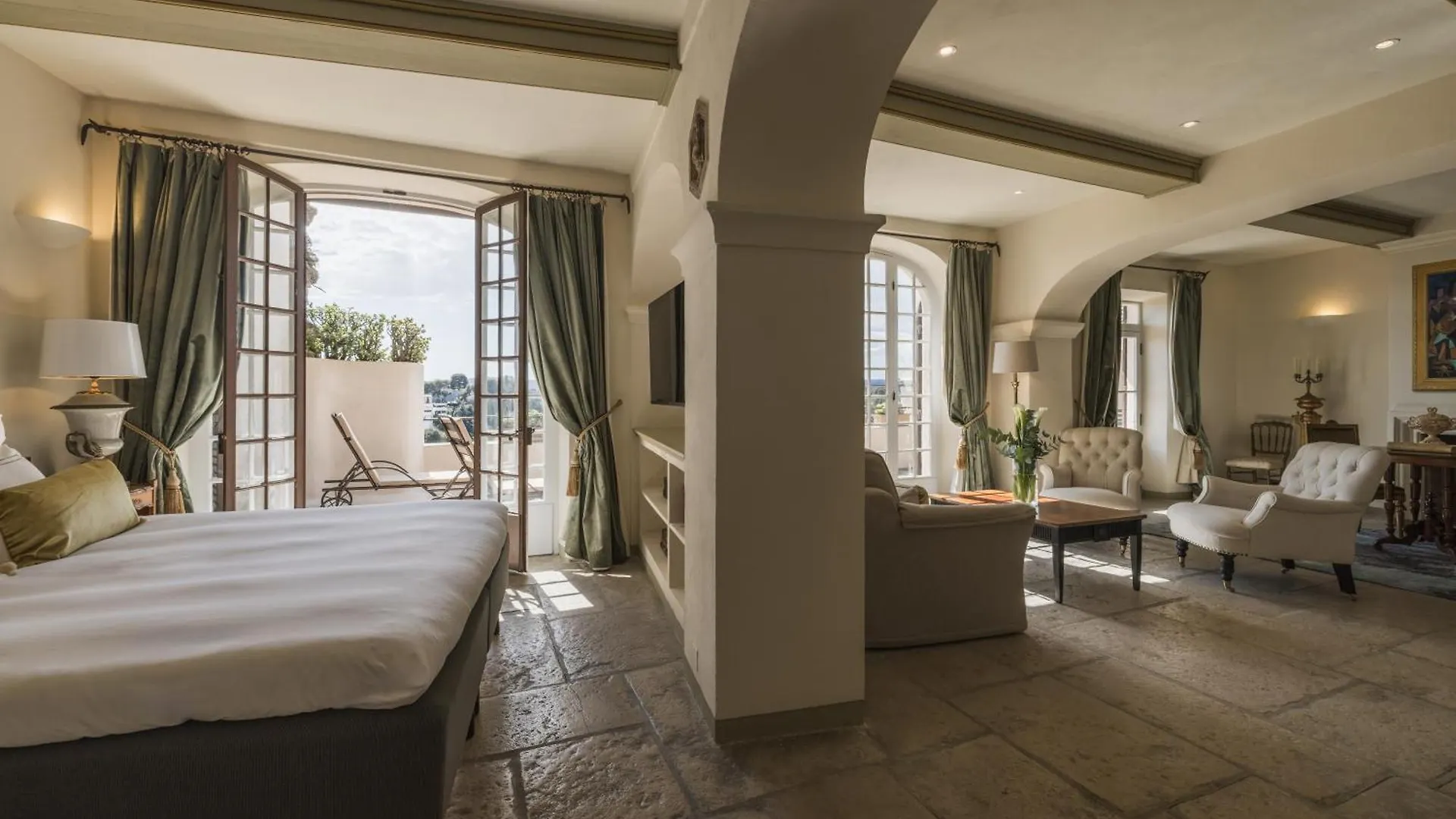 Chateau Le Cagnard كانيو سور مير فندق