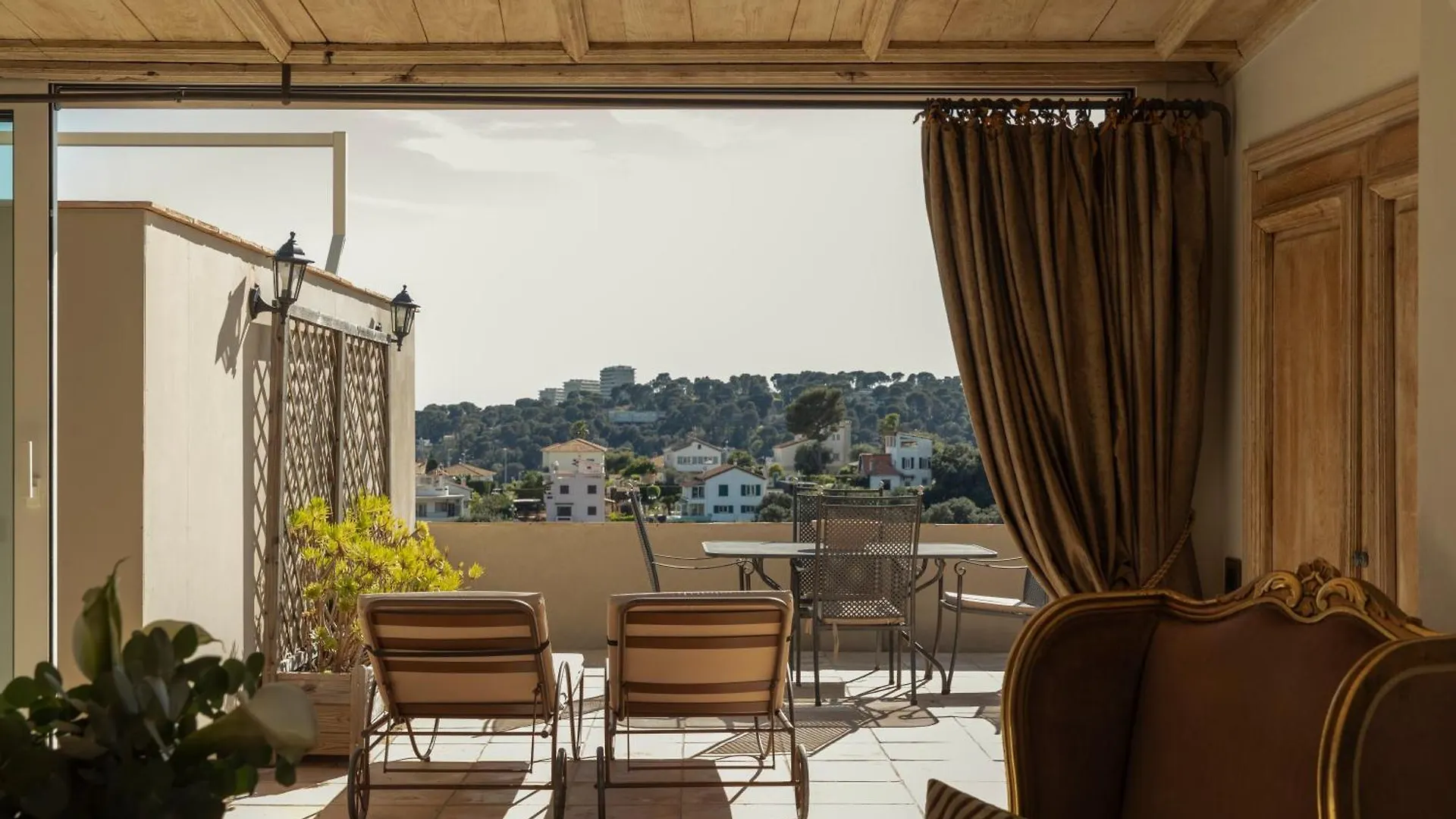 فندق Chateau Le Cagnard كانيو سور مير
