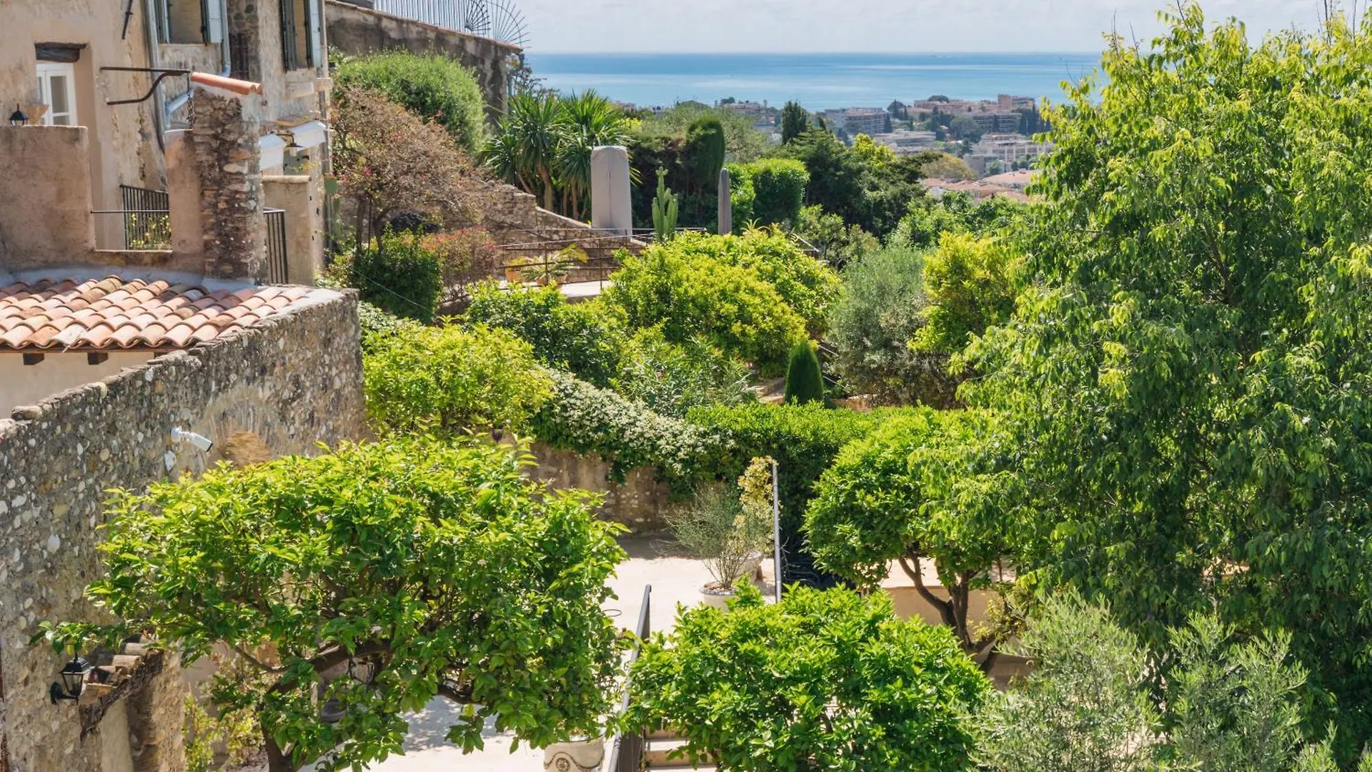 **** מלון קאן סור מר Chateau Le Cagnard צרפת