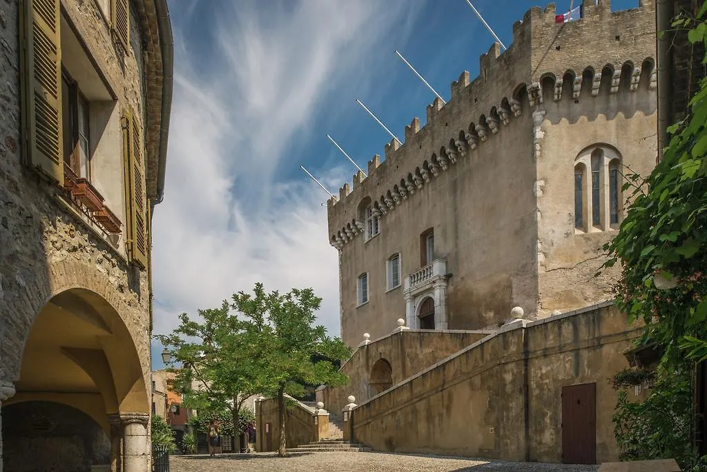 **** فندق Chateau Le Cagnard كانيو سور مير فرنسا